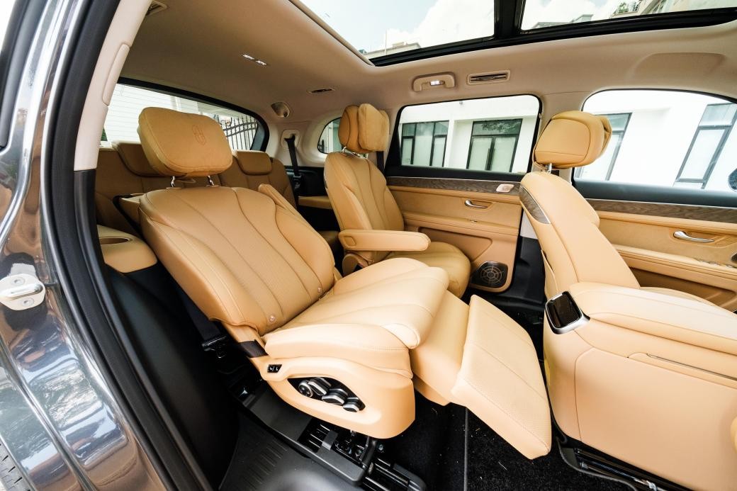 问界m7四驱豪华版用车讲解,问界m7是全新设计的车型吗