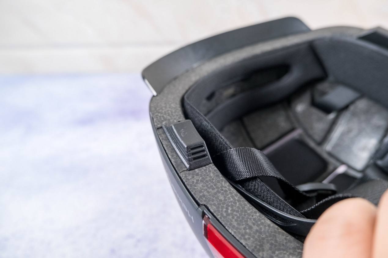 头盔有蓝牙耳机的效果,一款炫酷的智能头盔