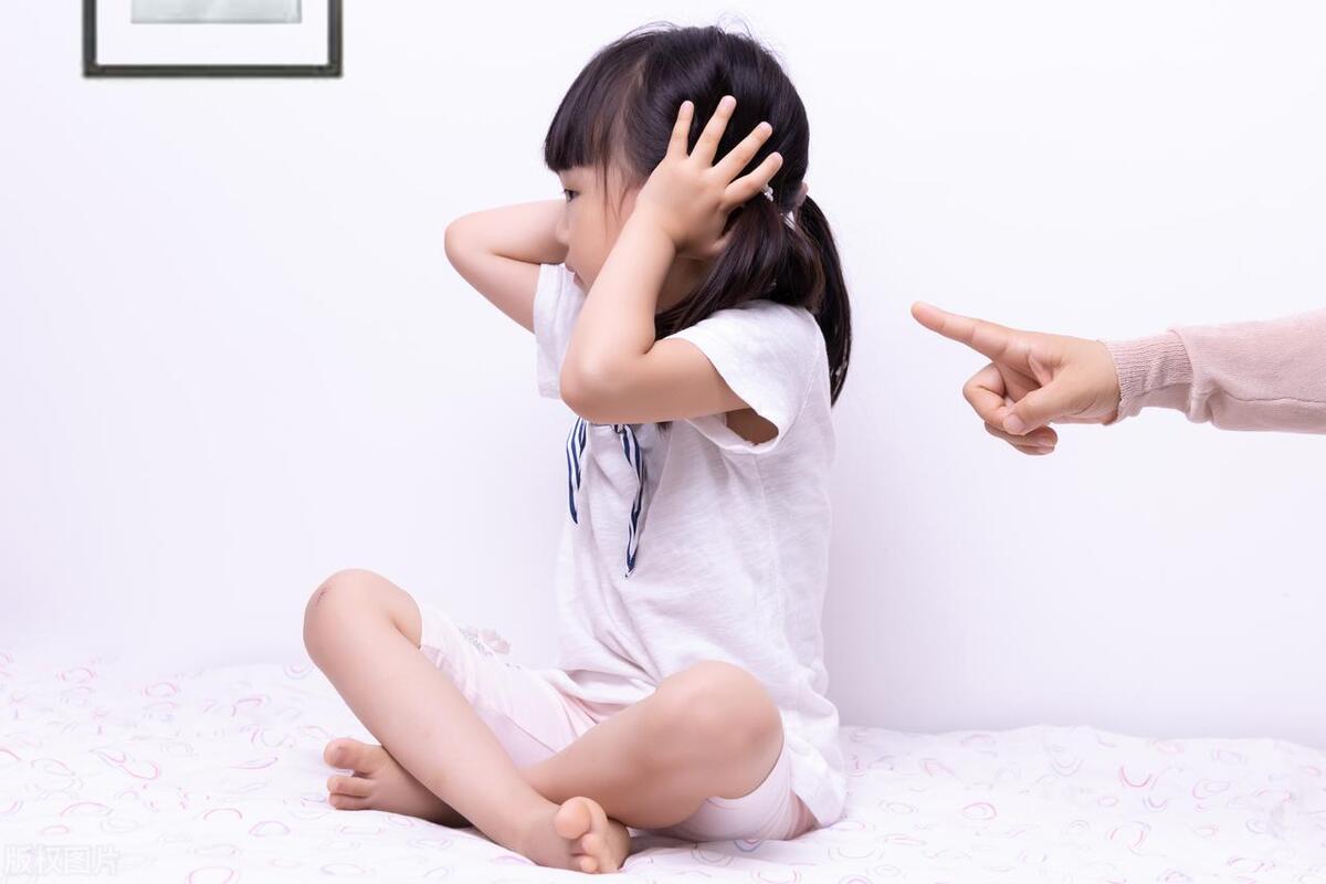 小心！这10句话竟会意外伤害孩子！爸爸妈妈如何避免？快来看看