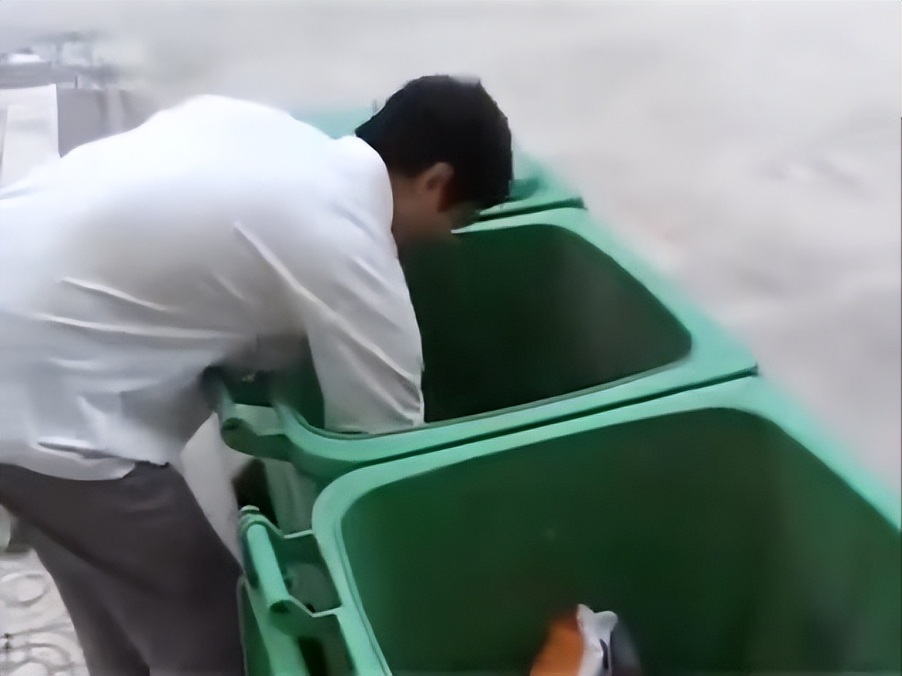 农村出身的大学生出路在哪里,穷人家大专生的前途在哪