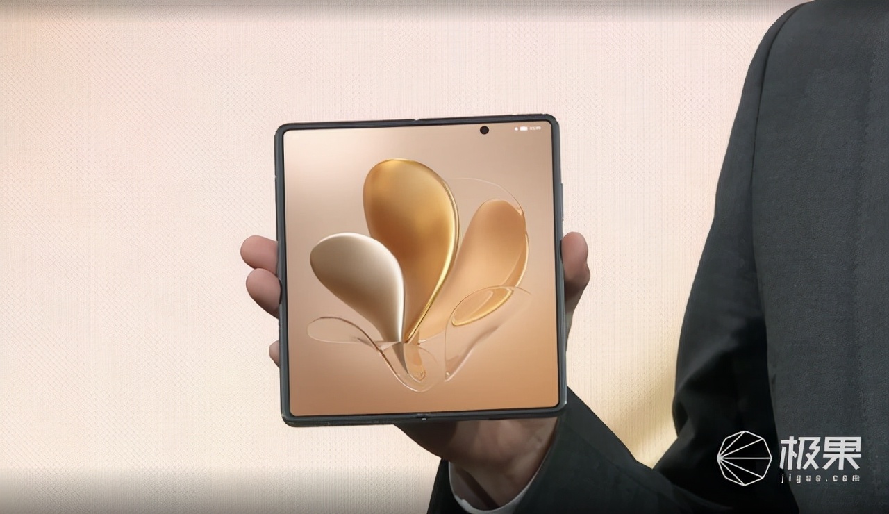 荣耀首款折叠屏手机值不值得入手,荣耀首款折叠屏手机发布9999元起