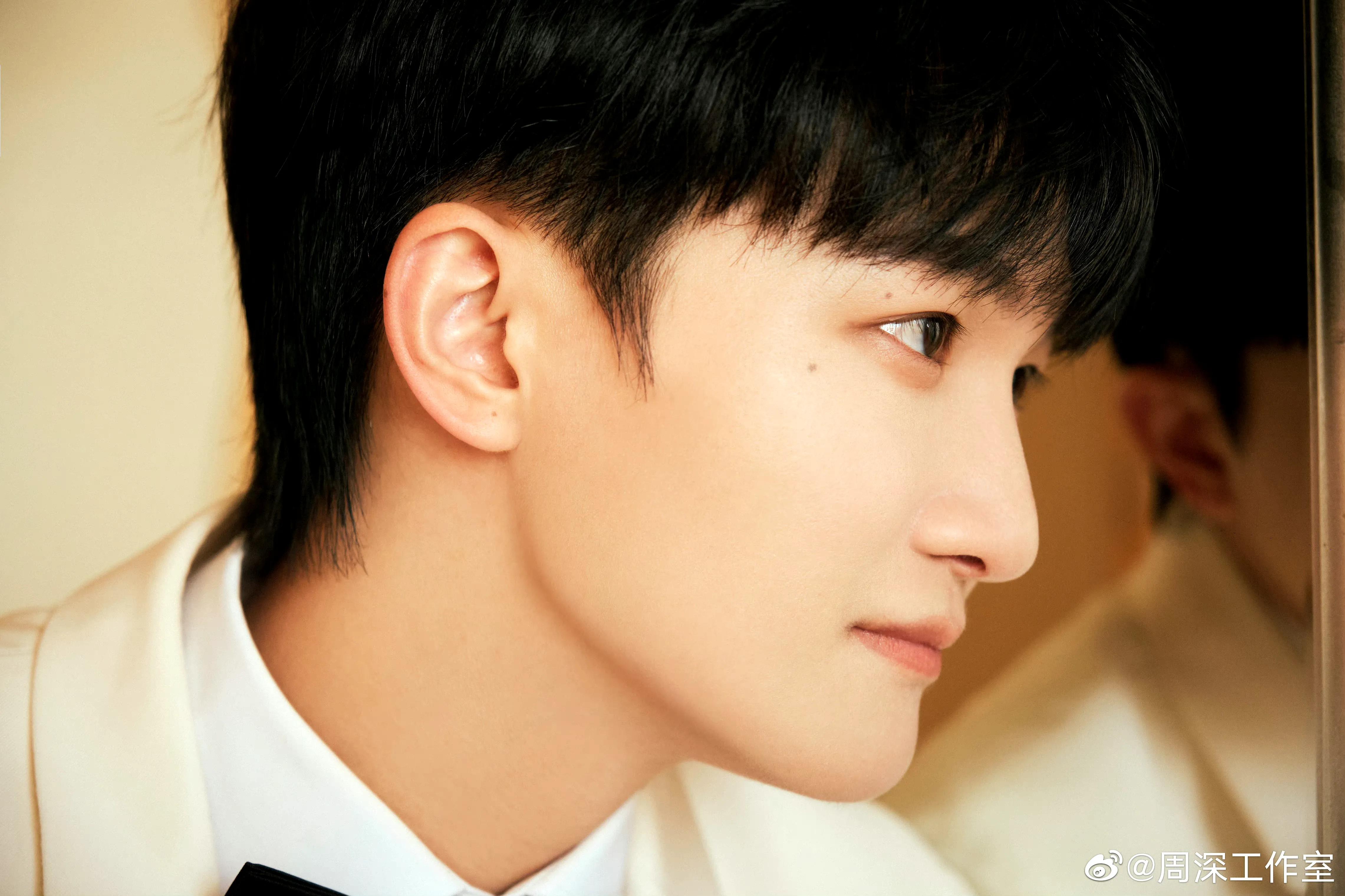 周深年收入多少亿,三剑客周深播放量破亿视频