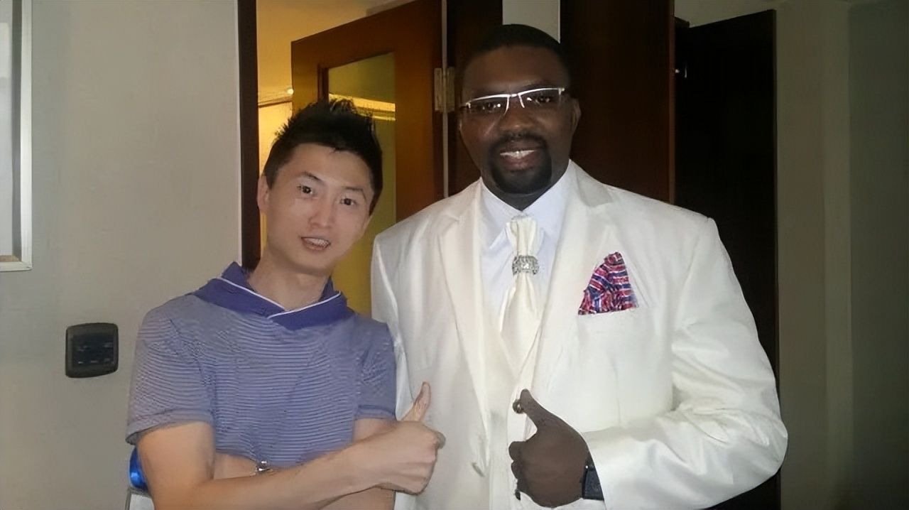 黑人歌手好弟近况：走红后迎娶中国姑娘，今36岁仍未取得中国绿卡