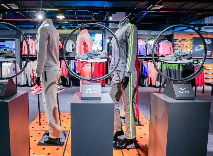 富人穿李宁，穷人鸿星尔克，国产运动品牌也这么“卷”了吗？