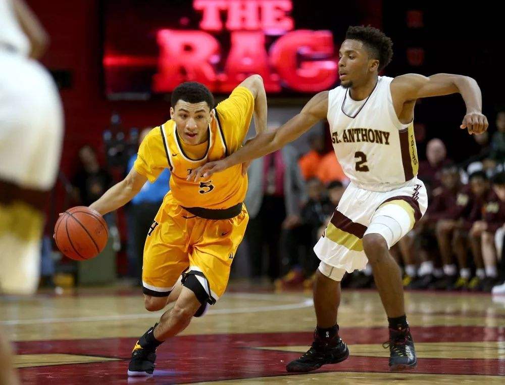 篮球比赛中的后卫是怎么样的,篮球比赛替补是干什么用的