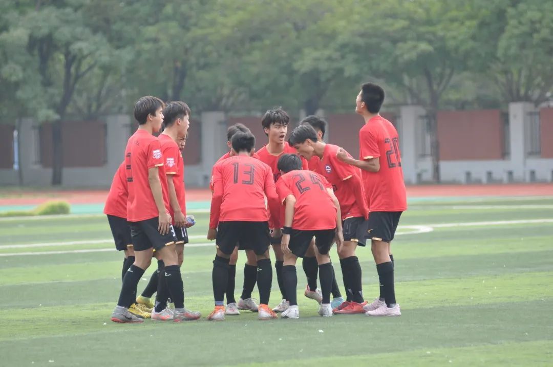 校园足球|汕头市第二中学黄鑫跃、郑铠敏：只有团队的赢才是赢