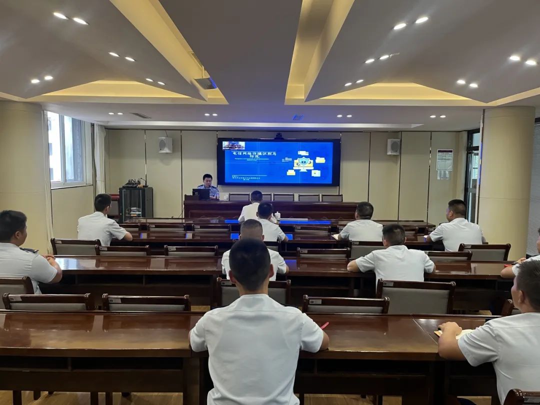 反诈宣传进社区警民共筑防骗墙,反诈宣传进社区筑牢安全防护墙