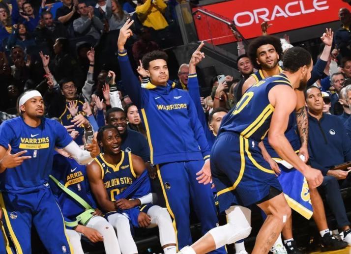 库里拒绝降薪重回勇士,库里降薪续约勇士