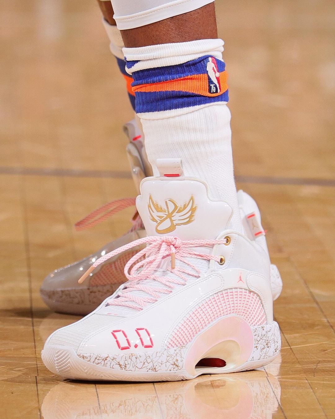 杜兰特和詹姆斯鞋子怎么选 (篮球鞋杜兰特对比詹姆斯)