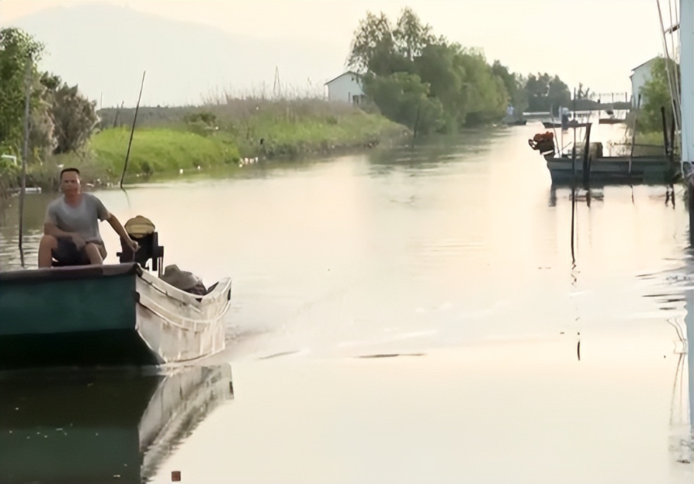 最大黄油蟹养殖户,男子养螃蟹