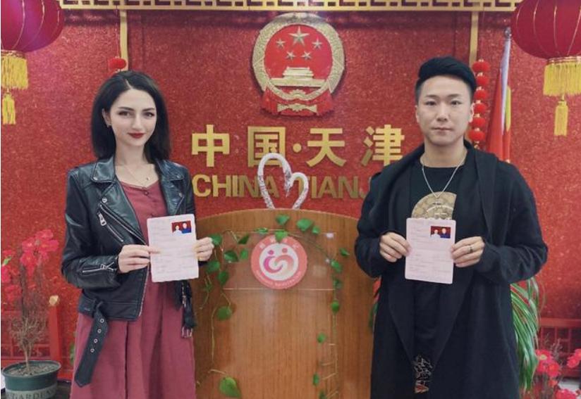 天津踢足球小伙和外国媳妇,天津踢足球小伙与乌克兰媳妇