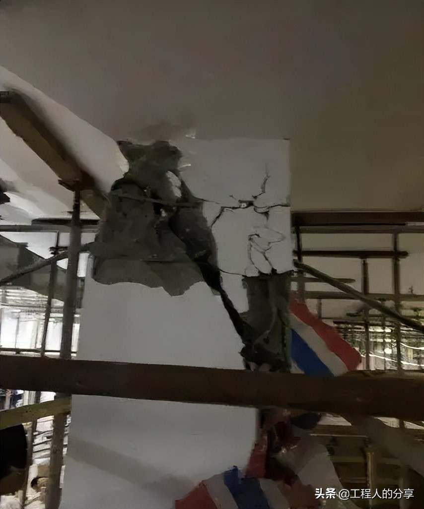 民房因暴雨出现裂缝整栋垮塌,暴雨导致墙体坍塌事故分析