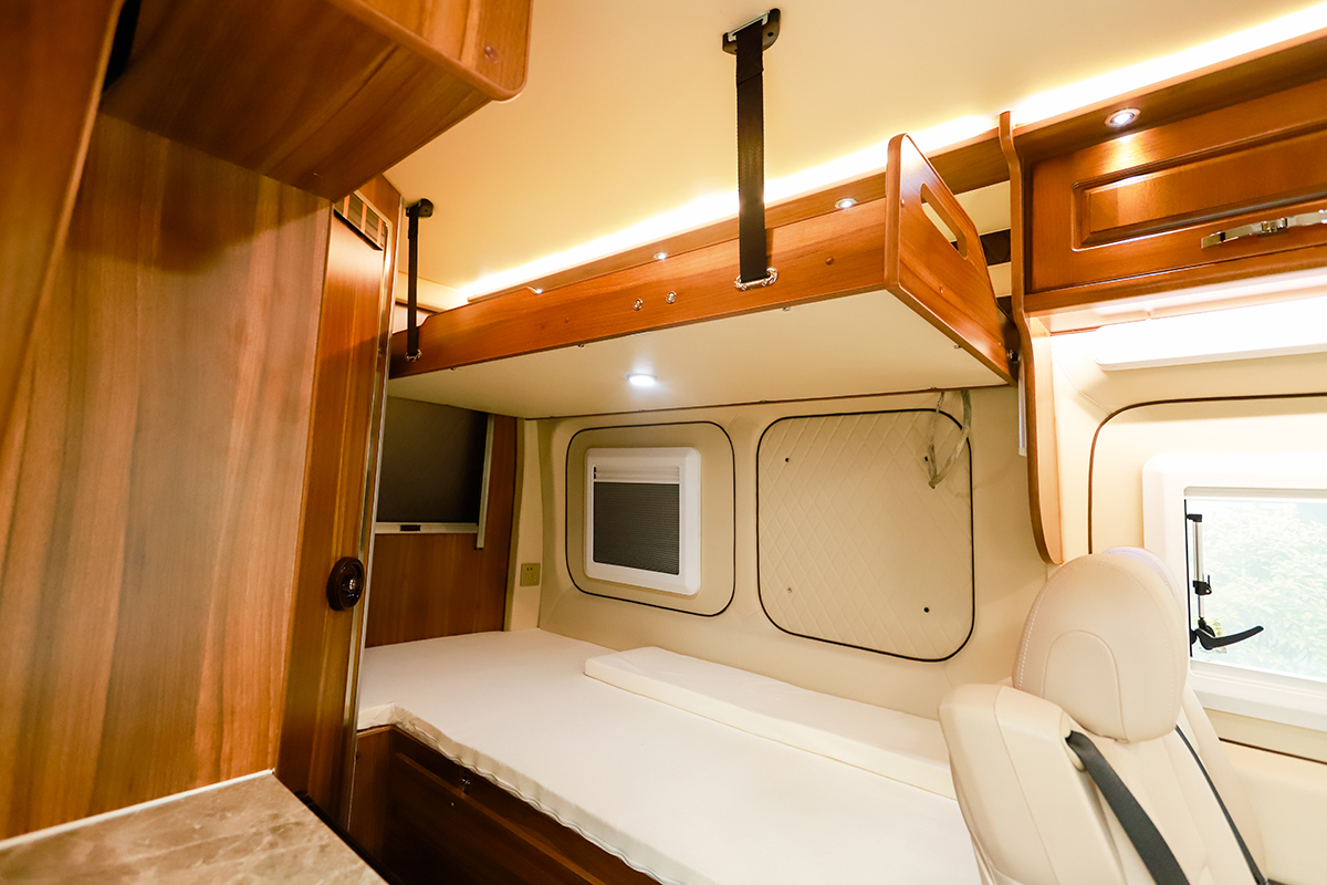 鲁道尔房车效果图,豪华卫浴分离房车