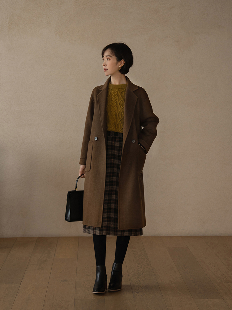 今年最实用的大衣穿搭技巧,牛仔拼接假两件针织衫搭配大衣