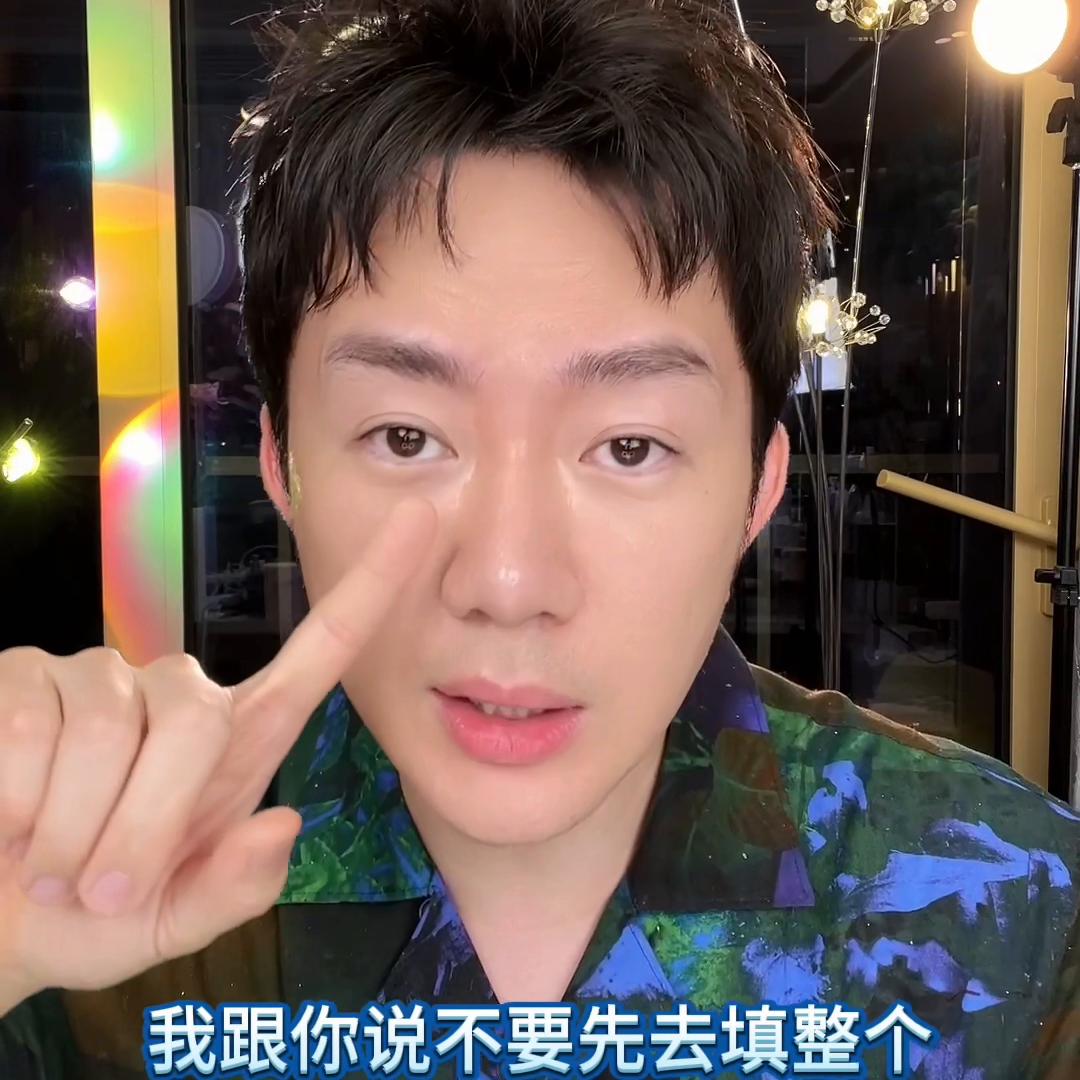 小月龄宝宝眼周白色凸起小白粒,宝宝眼下有小坑