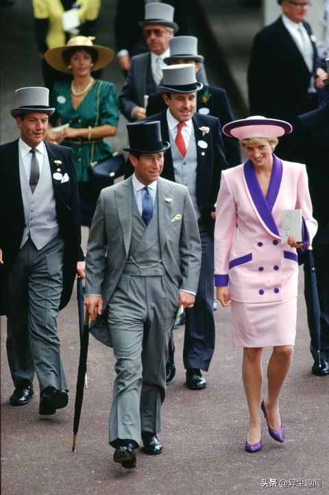 皇室蓝英国皇室衣服,英国王室穿什么颜色好看