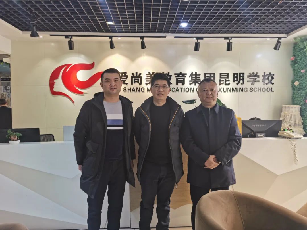 昆明美容美甲化妆培训班价格,昆明美容美甲师培训班