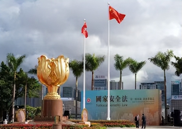 南航致歉滞留旅客全视频,南航为乘客被骂致歉直播