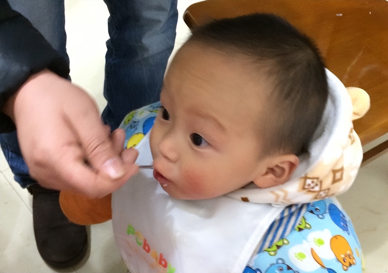 宝宝总饿是母乳没营养吗,宝宝一天都不怎么饿是消化不好吗