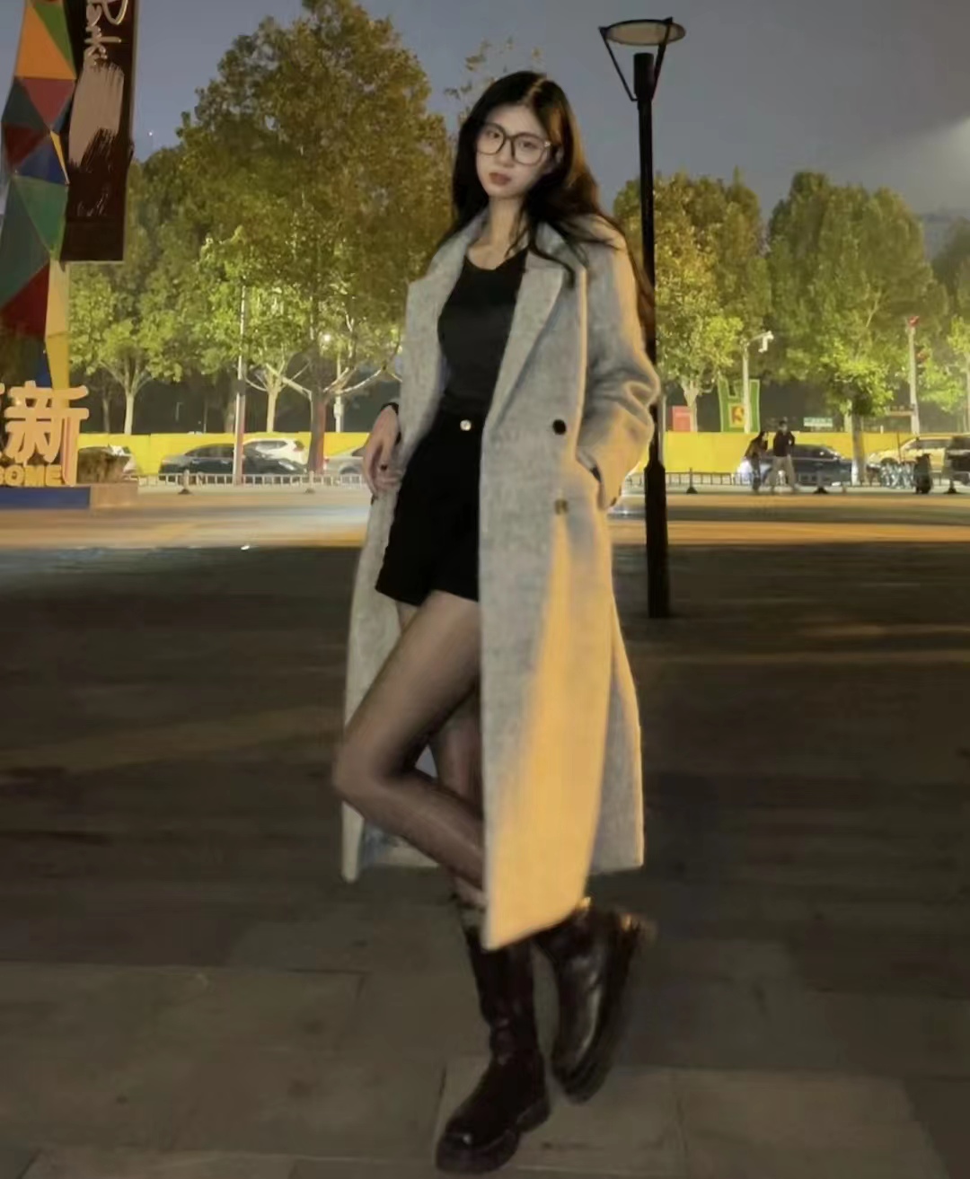 中款深灰色大衣怎么搭配好看,maxmaralabbro灰色大衣