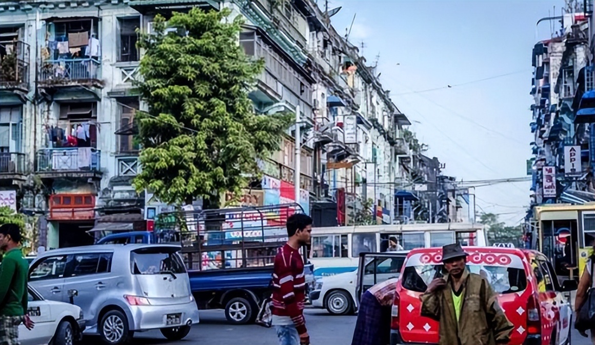 今日缅*果敢甸**：国门汉字已被更换，现使用缅文成主流