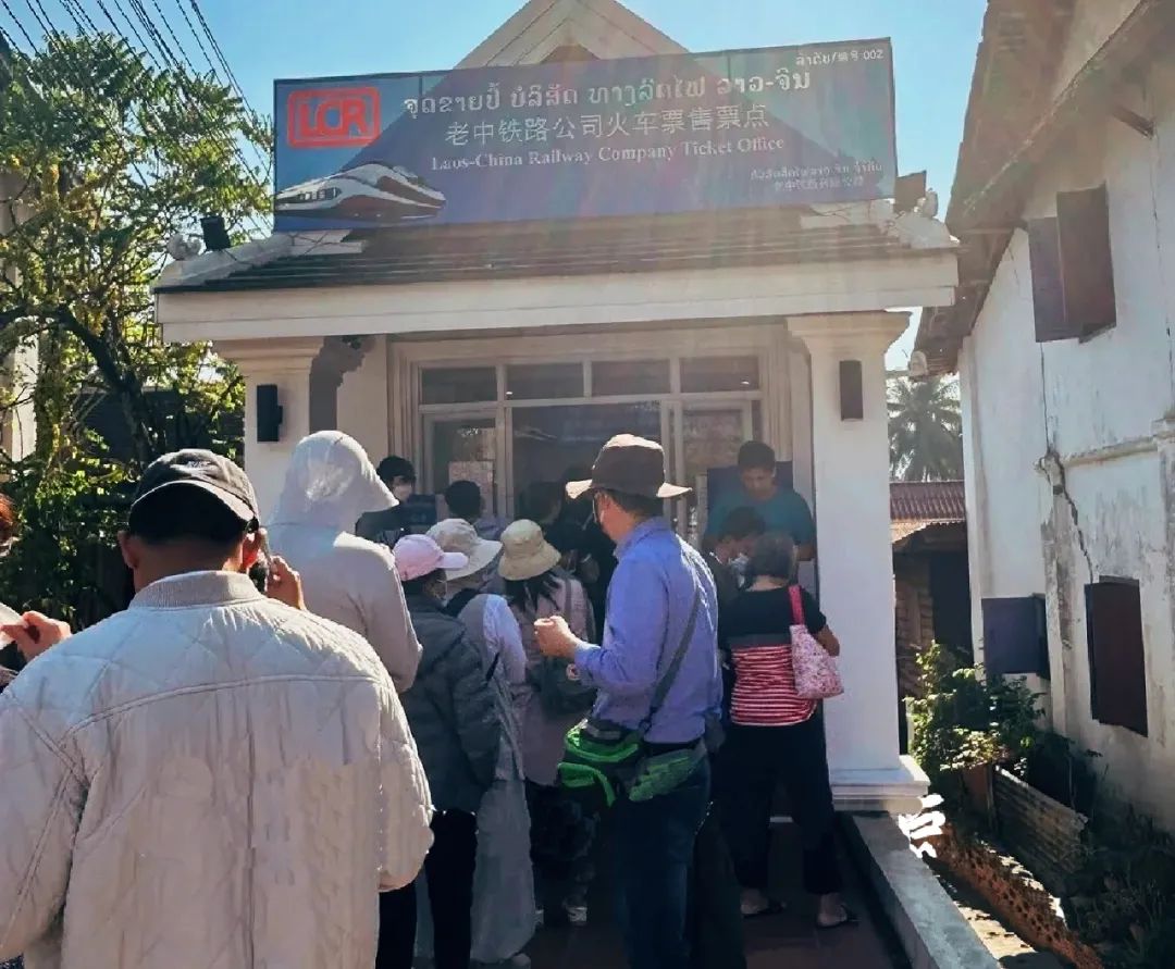 如何乘坐中老铁路到老挝,乘坐中老铁路怎么通关
