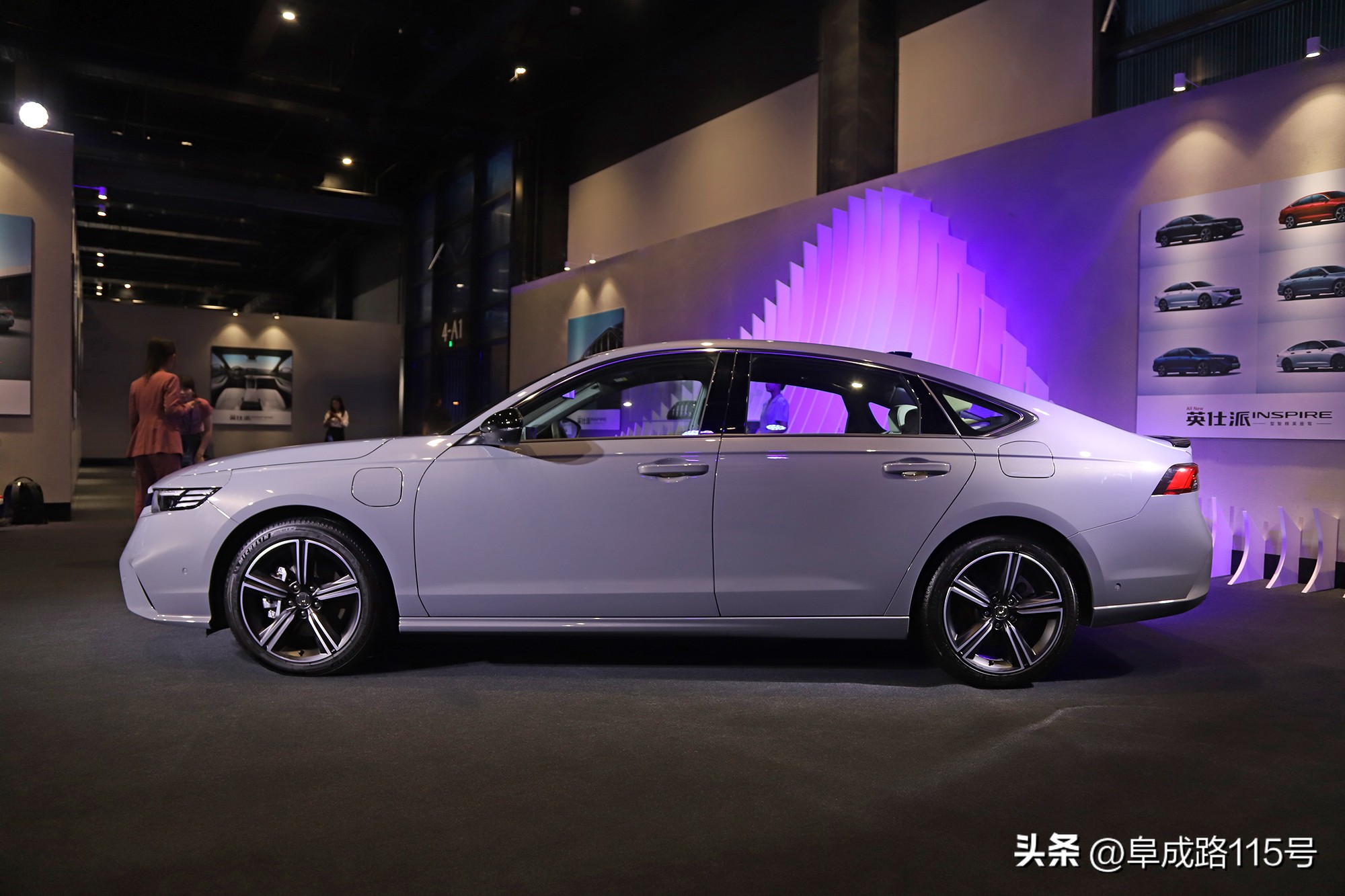 2018款本田英仕派,2022款本田英仕派黑白双拼外观