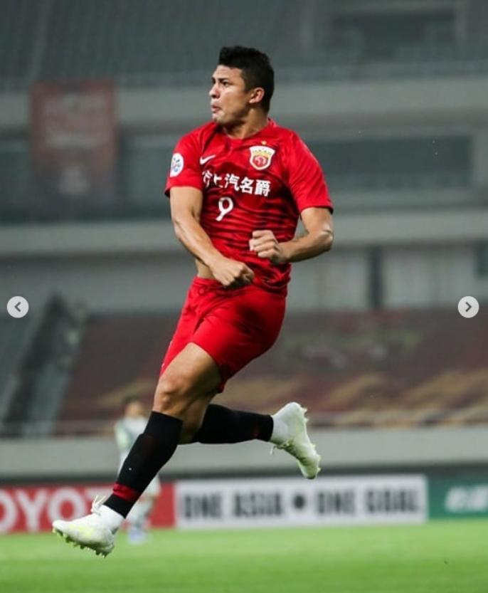 艾克森亚冠表现,艾克森登顶中超历史射手王