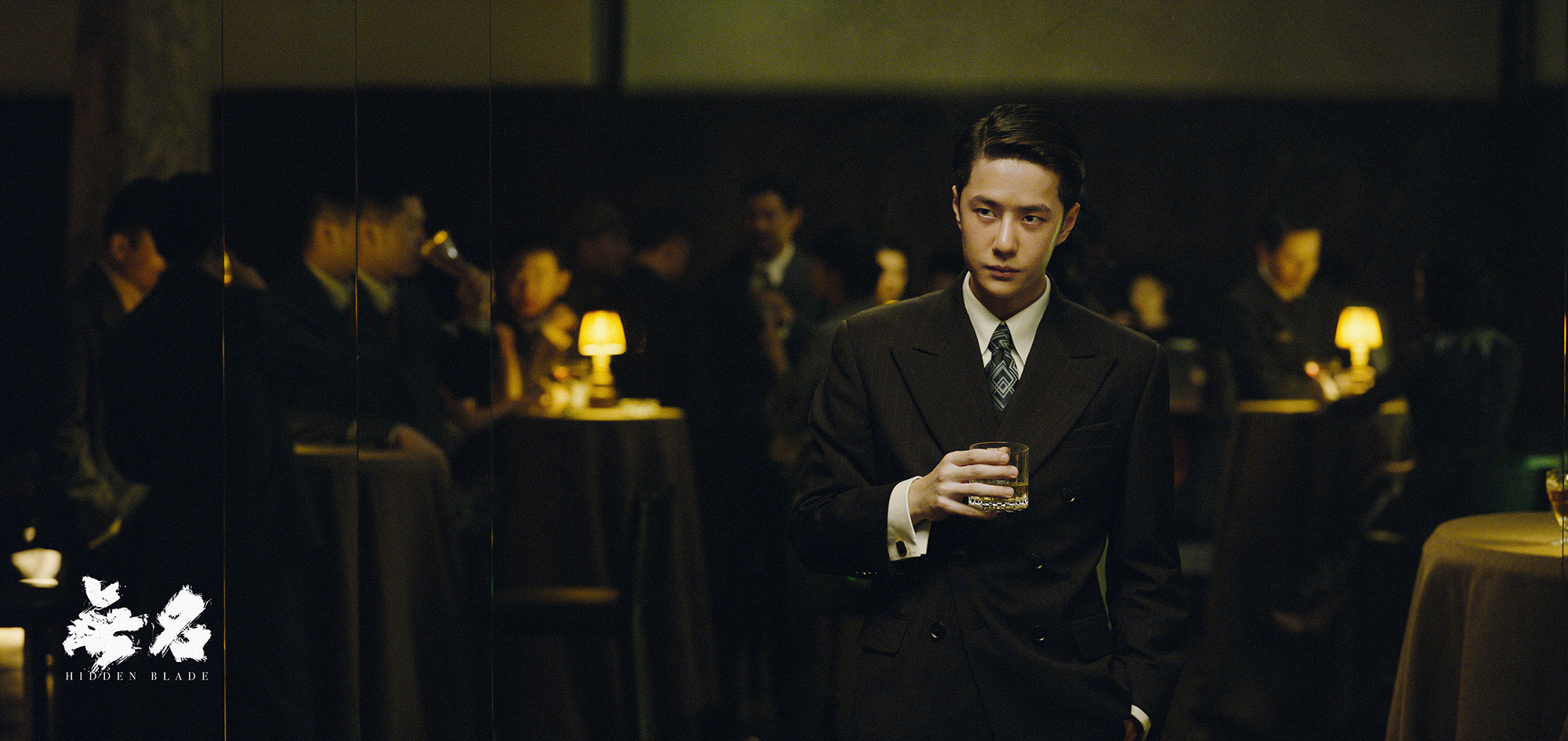 王一博合作方工作人员对他的评价,王传君对王一博的评价