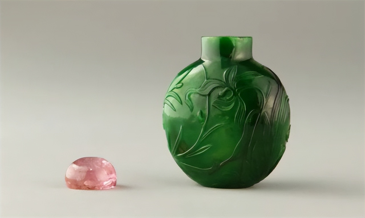 1966年烟台农民捡一绿色小瓶，10年后换回一辆拖拉机，今值6000万