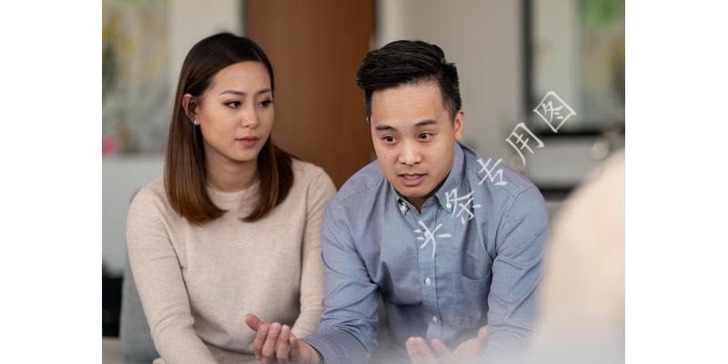 4岁女孩肚子疼被爸爸抱进急救室,12岁女孩肚子疼妈妈带去医院检查