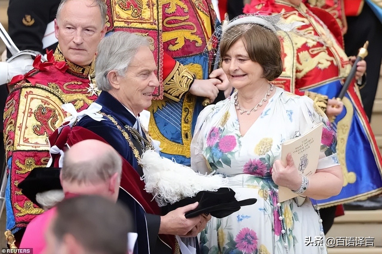 布莱尔一家六口罕见同框！180斤女儿全程光脚，长子是亿万富翁