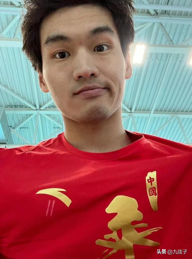 游泳名将徐嘉余的现状如何,游泳队徐嘉余照片