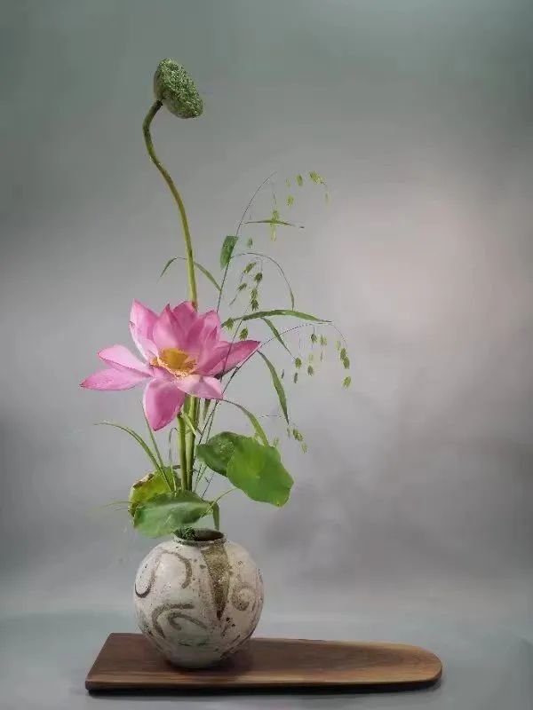 日本顶级禅意插花荷花,日式荷花插花