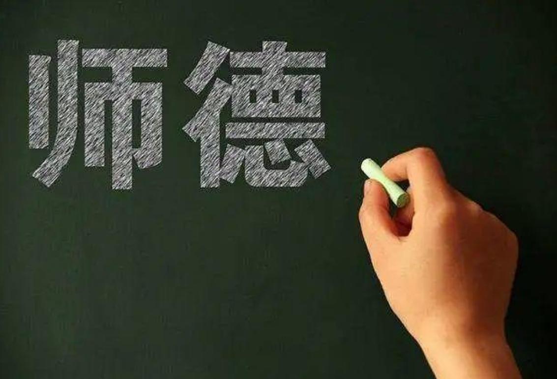 真会玩！广东一高校干部在“荒山车内”偷情，被抓时“光腚”逃跑