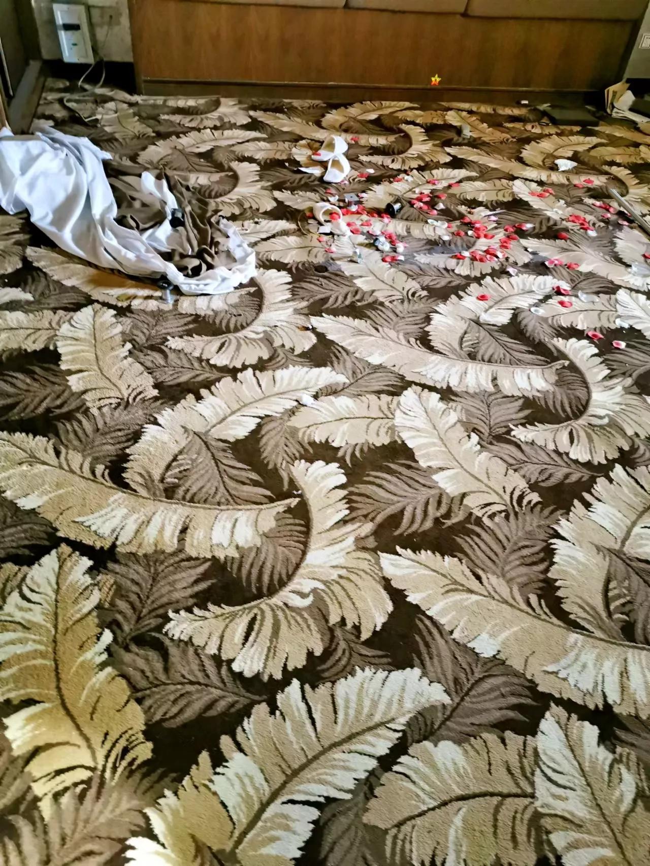 废弃的酒店照片,废弃酒店还有灯