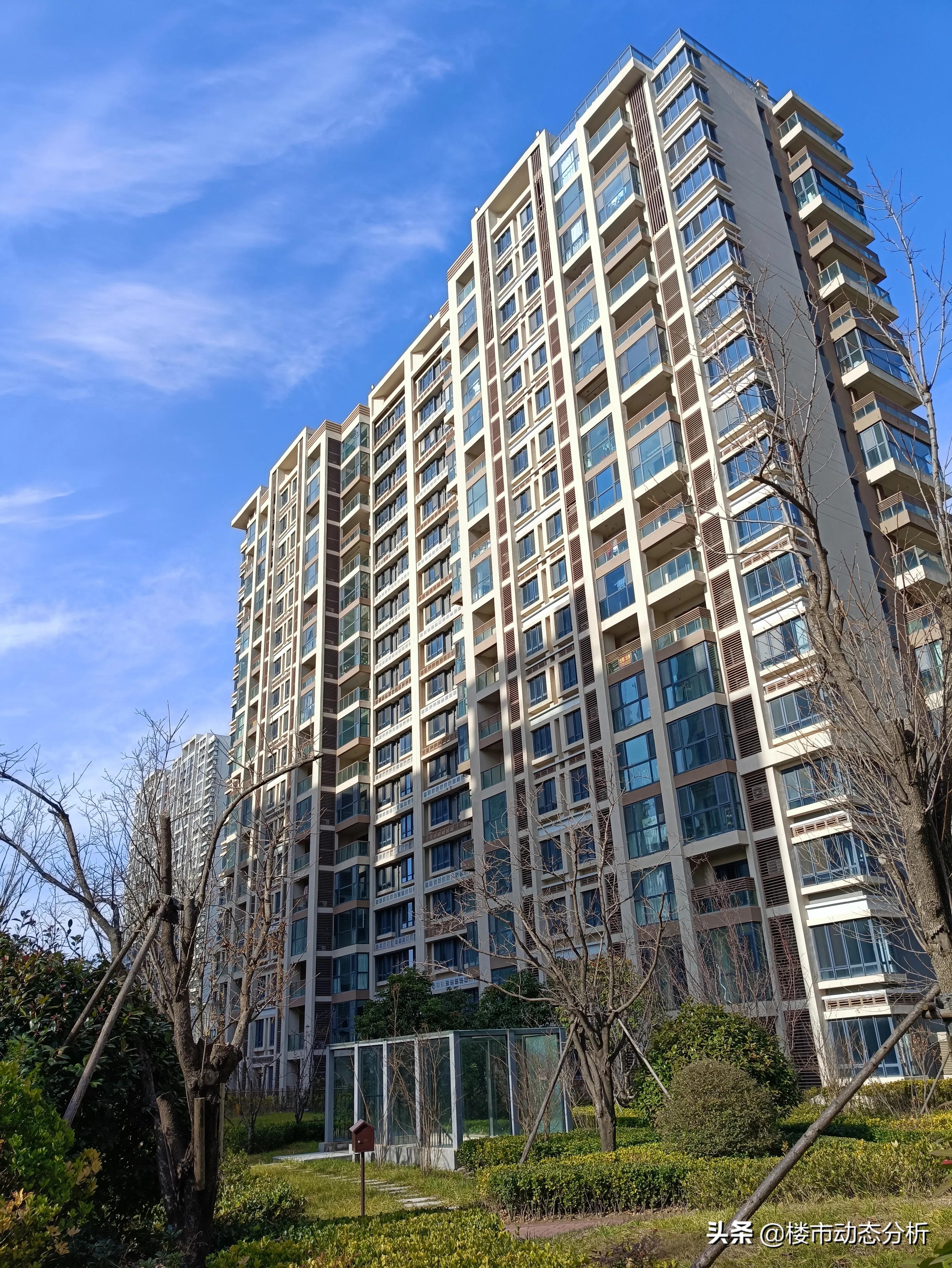 采光主要取决于楼层还是朝向,采光好的房子的标准