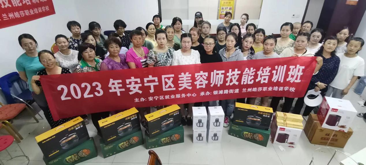 【基层动态】银滩路街道美甲师技能培训班结业啦