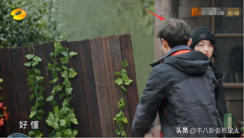 刘晓庆戴头套,刘晓庆戴假发吗