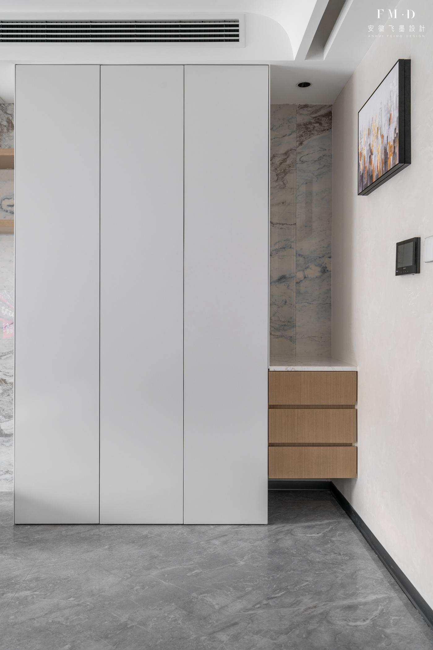 客厅开间2.5米适不适合做满墙,开间宽3.7米满墙做柜子压抑吗