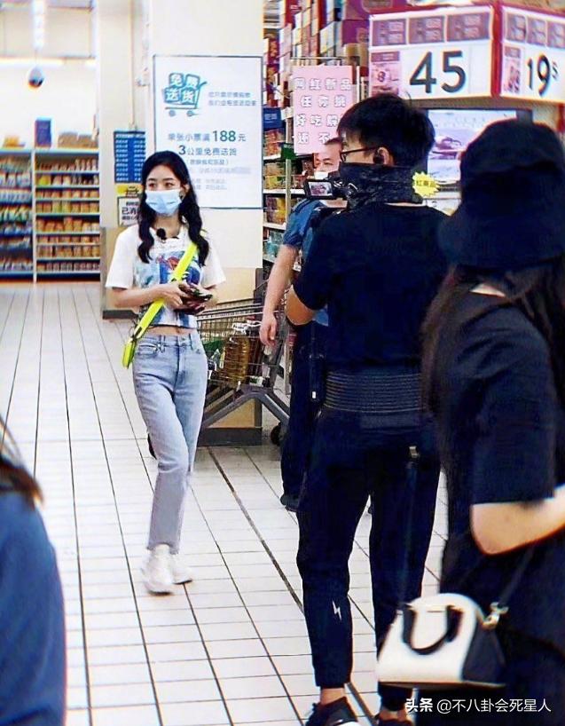 前摄镜头拍人脸为什么变丑,镜头前凹身材