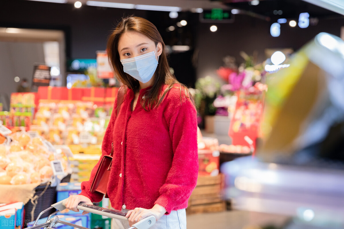 超市自助结账出来后检查购物袋,超市自助结账购物袋忘记付钱