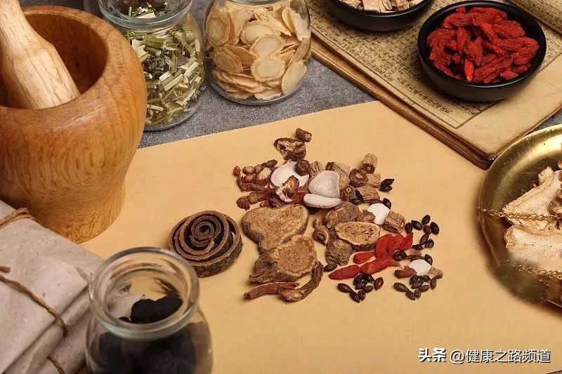 前半生拼命赚钱后半生花钱保命,前半生拼命挣钱后半生觉悟