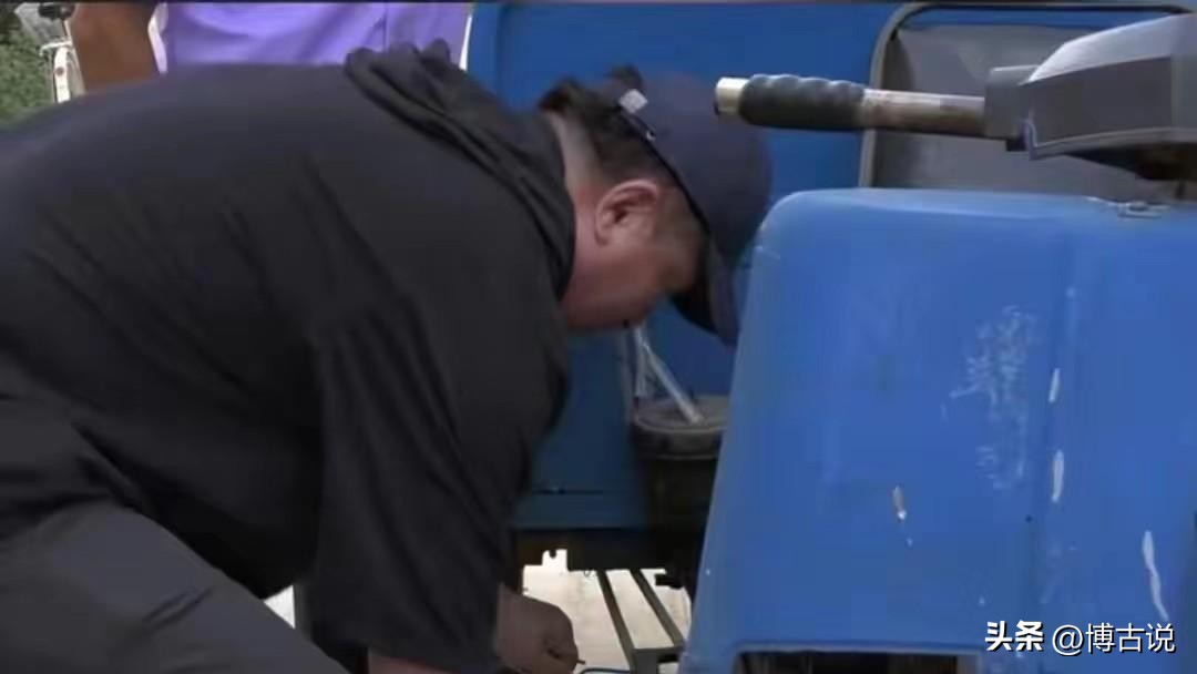 64岁毕福剑现状凄惨，陋居农村，吃力修三轮，活该付出惨痛代价