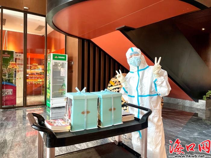 隔离不隔爱海口秀英区暖心“大白”给小朋友送生日惊喜［图］