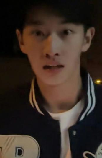 素人男孩艺考三校第一，被指是天降“紫微星”，剑眉星目辨识度高