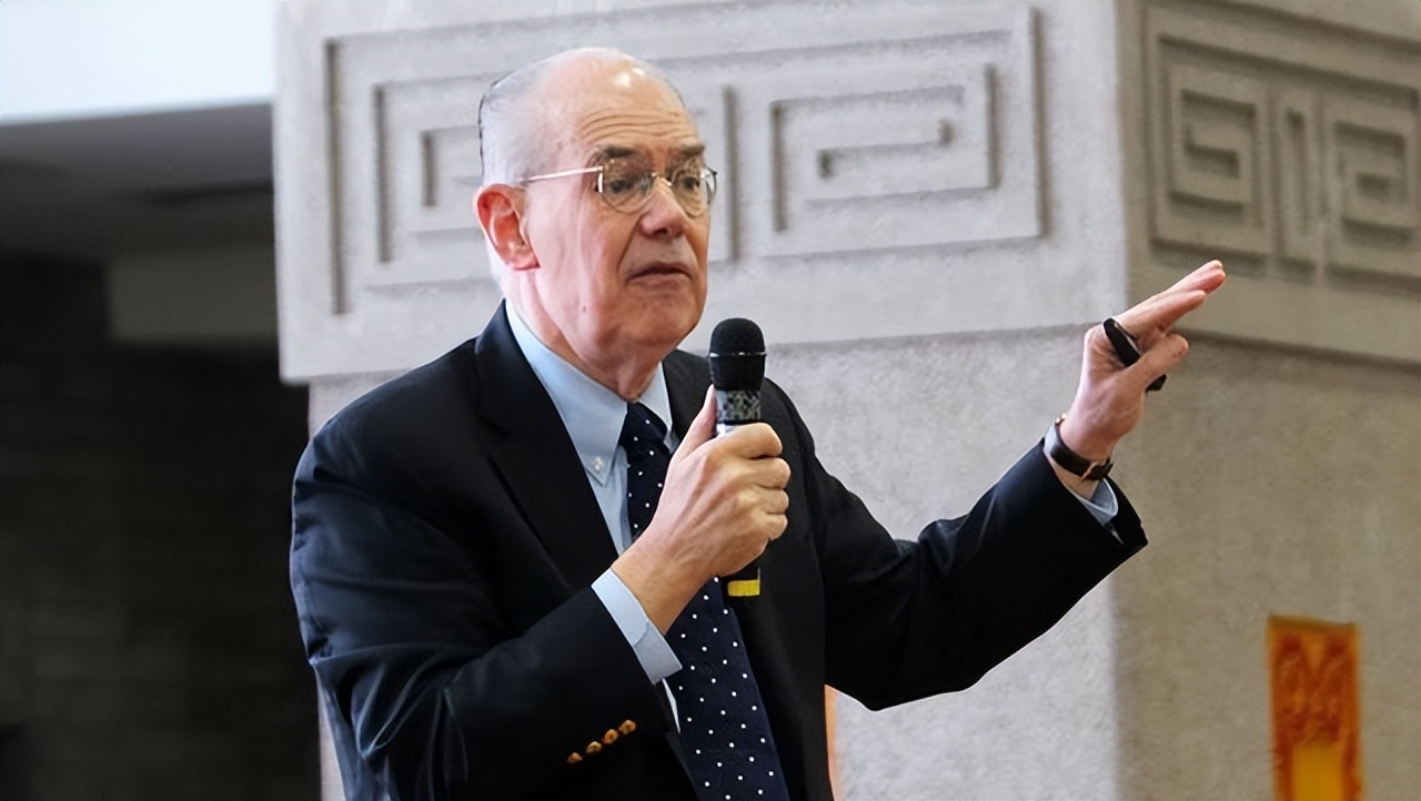 美学者对中国提3个警告:不要低估美国残暴,不会让中国崛起!