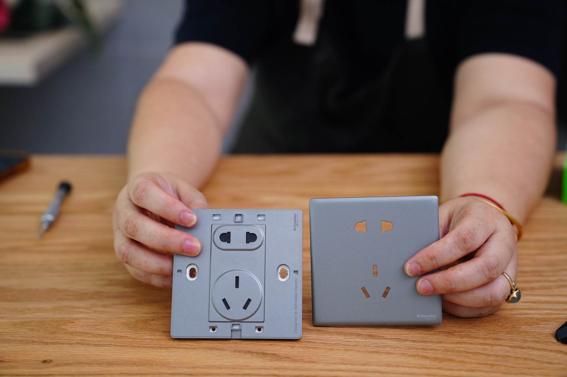 多层插座怎么拆,开关插座简装布置