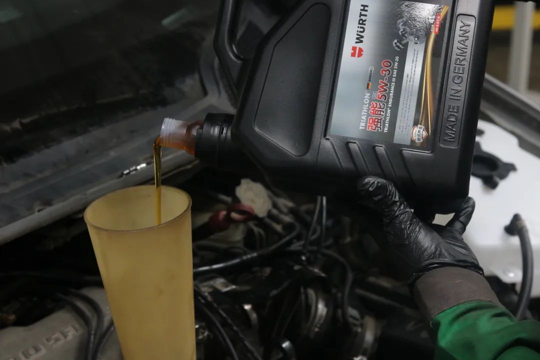 12款经典gl8车身翻新,怪兽修车老车翻新