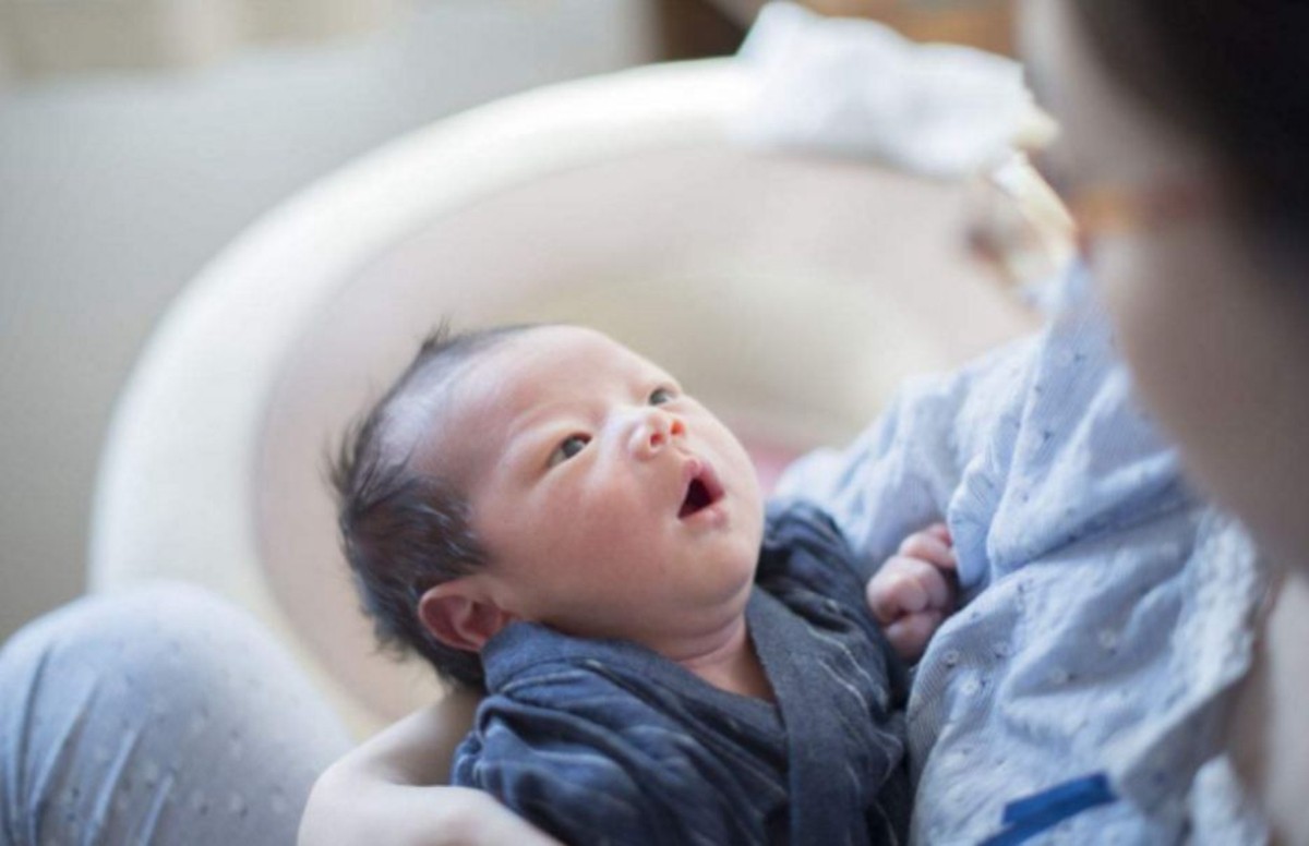 怎么判断宝宝在娘胎中过得好不好,从娘胎里看出孩子的特征